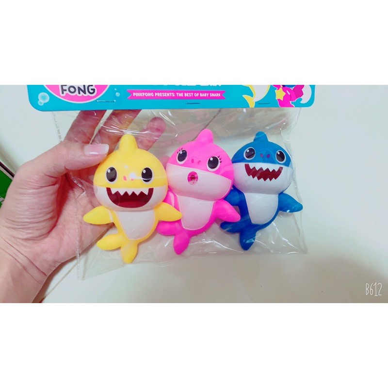 Đồ chơi cá mập baby shark bóp chút chít cho bé