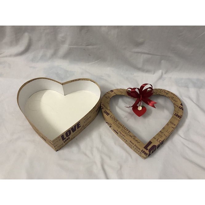 Hộp quà trái tim mặt kiếng đường kính 27 cm cao 7 cm/hộp