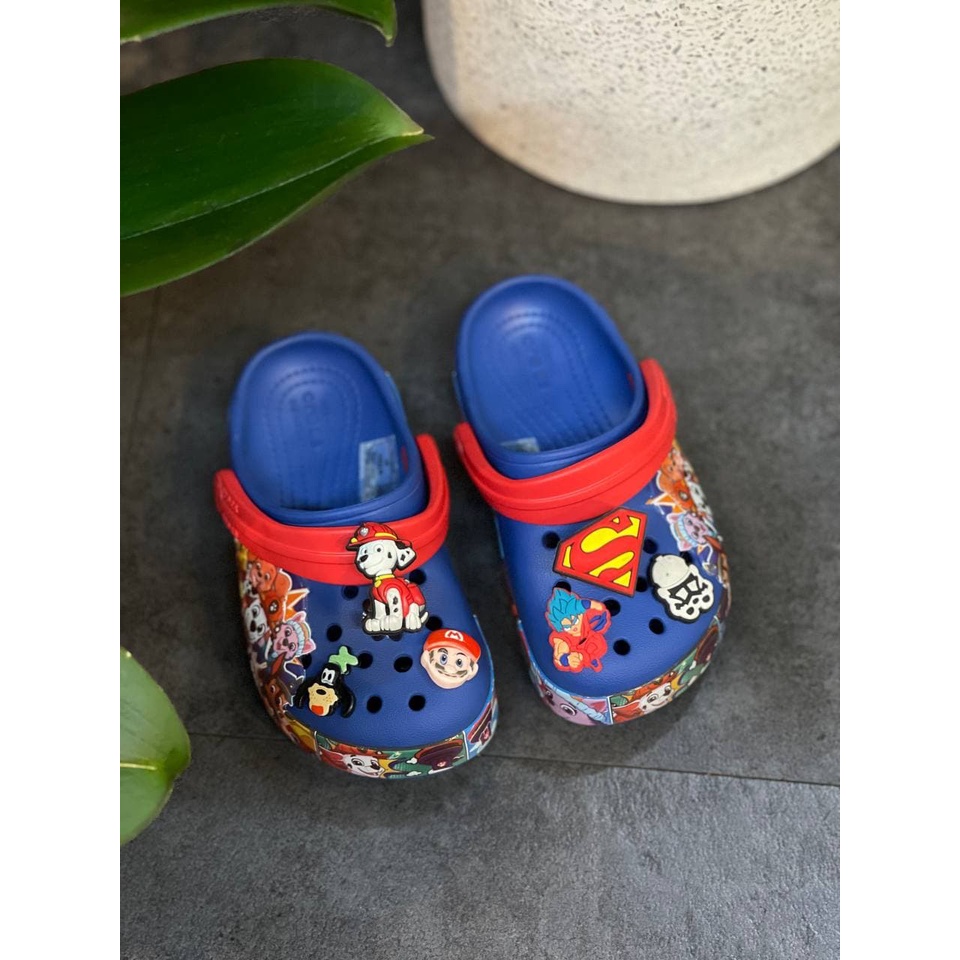 Giày Dép Trẻ Em Cross Band Paw Patrol Clog Chính Hãng Size 24 Đến 35 - Tặng 6 Jibbizt - Sấu Vui Vẻ