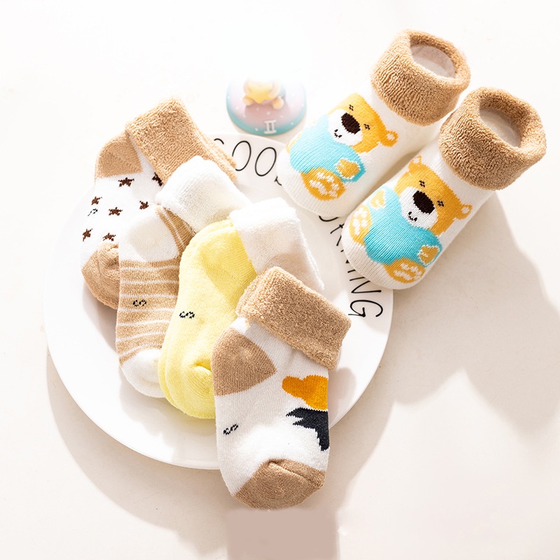 Set 5 Đôi Vớ Cotton Dày Ấm Áp Họa Tiết Động Vật Dễ Thương Cho Bé