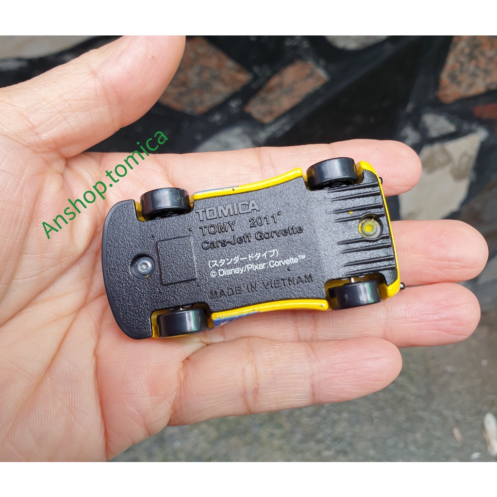 Mô hình xe Mcqueen màu vàng tomica Nhật Bản