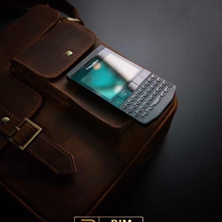 Túi đeo chéo da bò sáp. Độc đẹp lạ