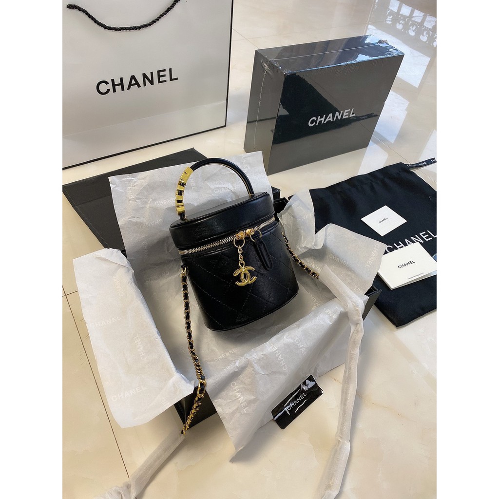 Túi LV cặp lồng quai gắn charm