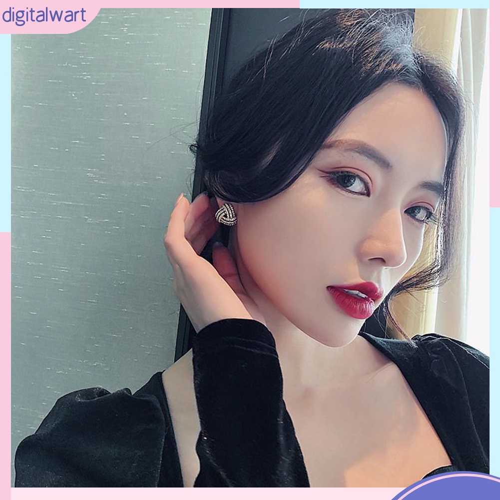 Đôi bông tai hình tam giác đính đá thời trang sang trọng dành cho nữ