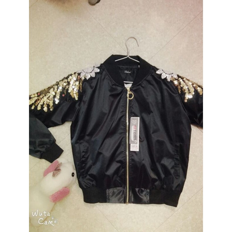 áo khoác dù họa tiết kim sa.