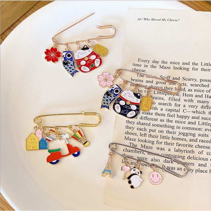 Ghim cài quần áo hình mèo may mắn - UniLabel