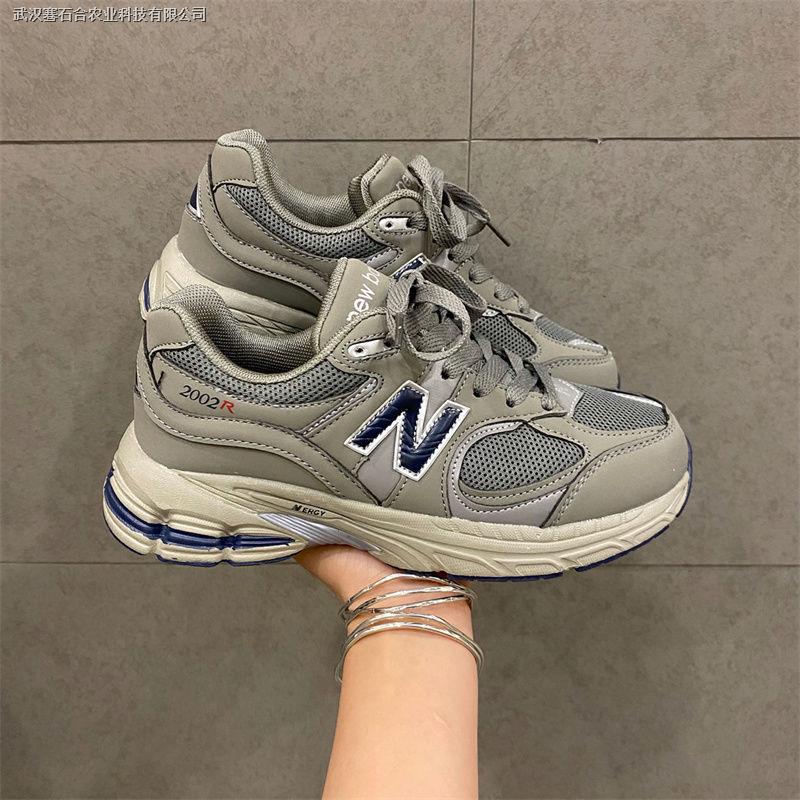 Giày Chạy Bộ 2002R Yuanzu Xám Daddy Đế Dày Dễ Phối Đồ Cho Nữ Sinh