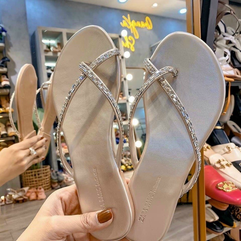 Xỏ ngón đính hạt