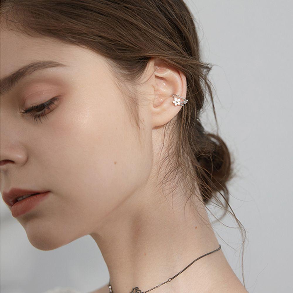 Khuyên Kẹp Vành Tai Hình Hoa Đào Tuyết Thời Trang Cho Nữ