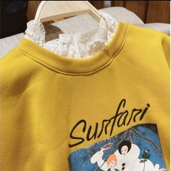 ÁO NỈ NỮ SWEATER FORM RỘNG, MÀU VÀNG IN HÌNH BẠCH TUYẾT CỔ BÈO REN, HÀNG QUẢNG CHÂU CAO CẤP | BigBuy360 - bigbuy360.vn