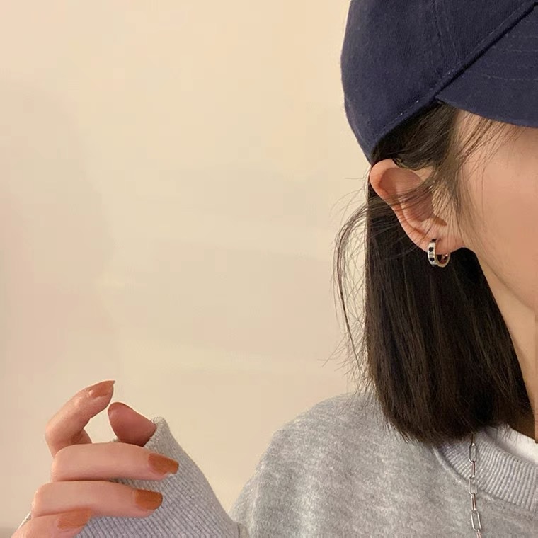 Bộ bốn bông tai màu đen hình trái tim phong cách Hàn Quốc 19A1491