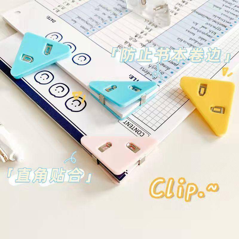 ⭐ iLado ⭐ 【1 PC】 Kẹp tài liệu mini Tam giác kẹp chặt kẹp chặt ống nhựa Văn phòng phẩm trong suốt màu sắc Học sinh kẹp giấy sử dụng học tập Acrylic Tiện ích Cho Học Sinh cho trường học văn phòng dễ thương