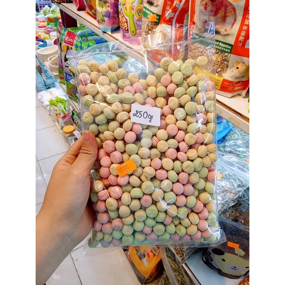 bánh macaron ,mickey,bánh cà rốt,salad 250gr / 500gr /1kg dành cho hamster, thỏ bọ, sóc,...