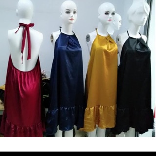 đầm yếm hở lưng vàng