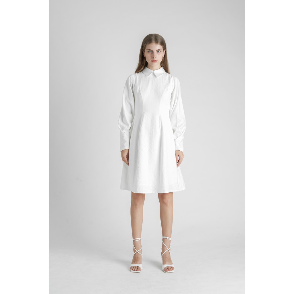 Đầm KHÂU BY CQ màu trắng tay dài chiết eo Rachel