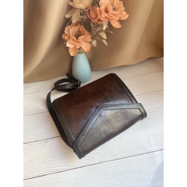 Túi đeo chéo da kì nhông