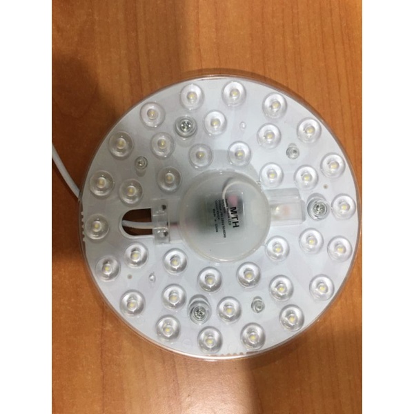 Vỉ led 18w - 24w ánh sáng trắng dùng để thay thế đèn ốp trần, đèn trang trí,đèn mắt trâu dễ dàng lắp đặt và thay thế