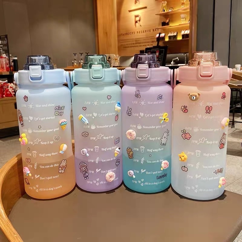 Bình nước 2L dễ thương chia vạch báo giờ uống nước