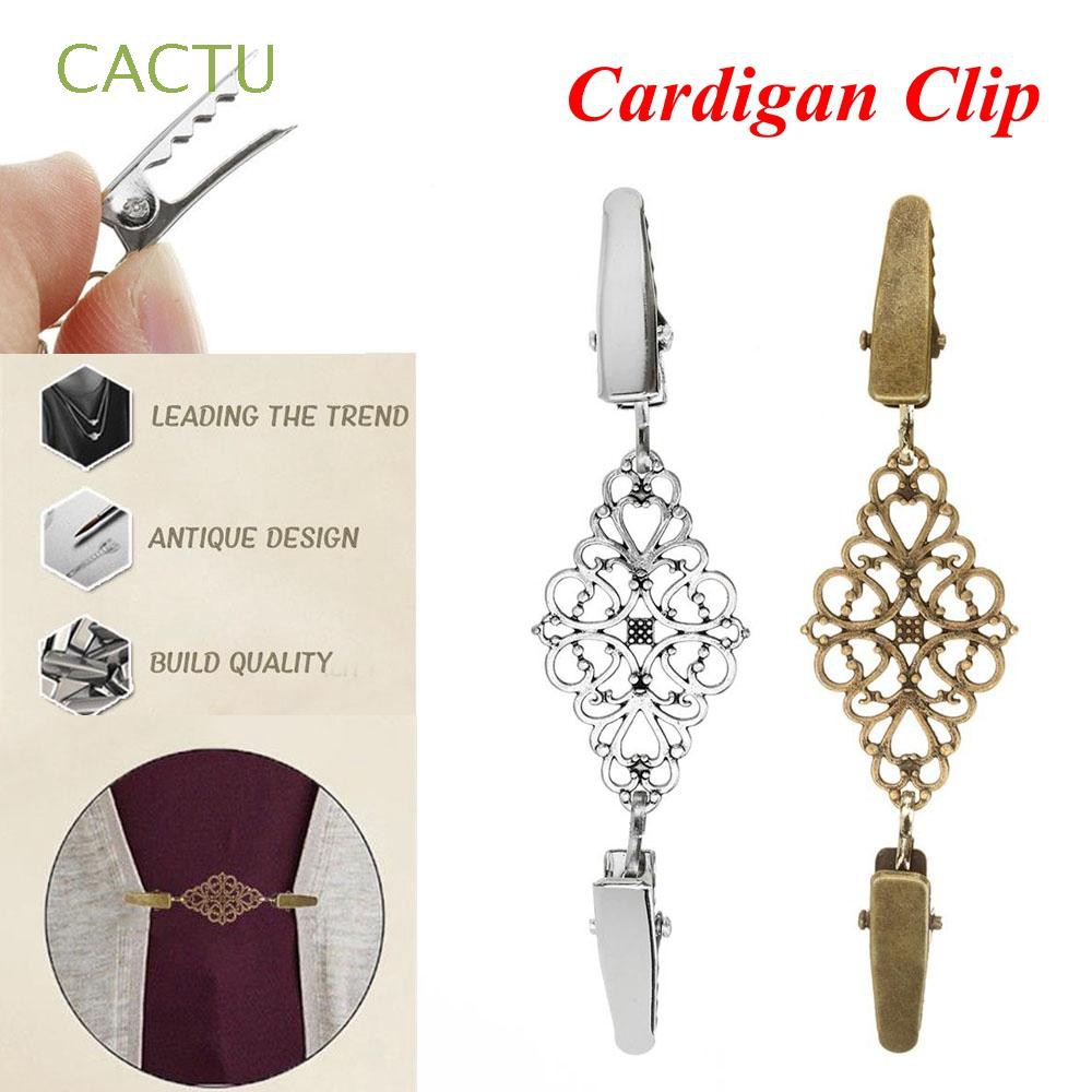 Kẹp vạt áo khoác phong cách cổ điển