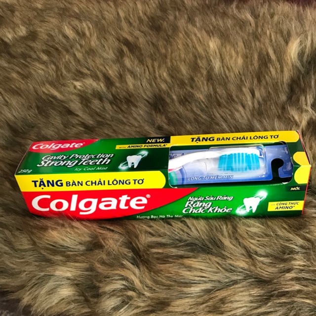 Kem đánh răng Colgate tặng bằng chải lông tơ