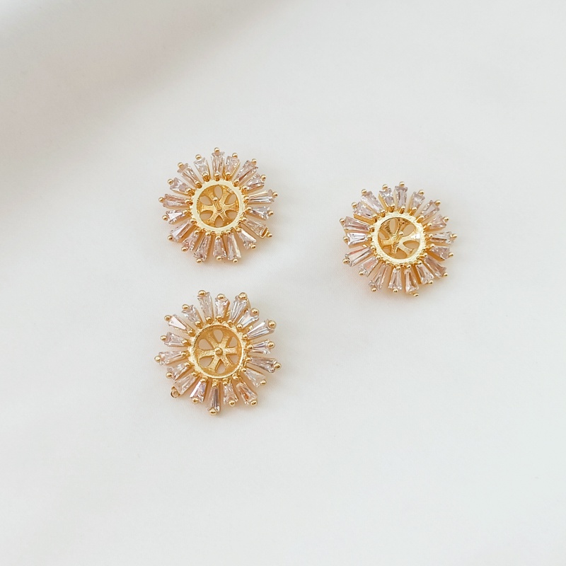 Mặt Dây Chuyền Rỗng Hình Vuông Đính Đá Zircon Hình Hoa Cúc/Lá Hướng Dương Bằng Đồng 14K Màu Sắc Thủ Công