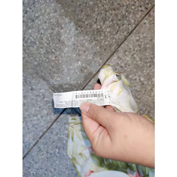 Áo croptop f21 hoa lá vnxk