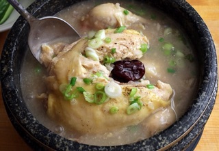 Gà Hầm Sâm Hàn Quốc 850g