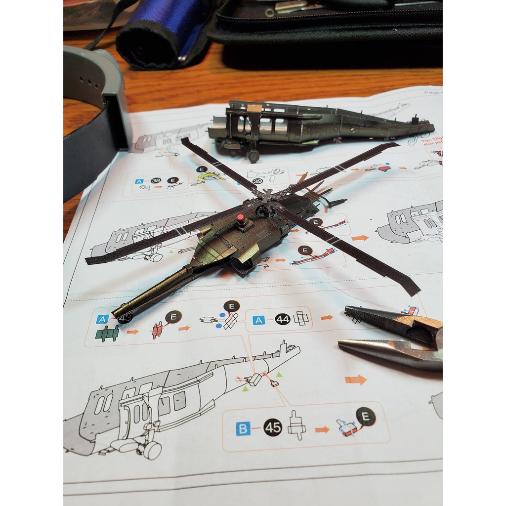 Đồ Chơi Lắp Ráp Mô Hình 3D Bằng Kim Loại Trực Thăng Black Hawk UH-60
