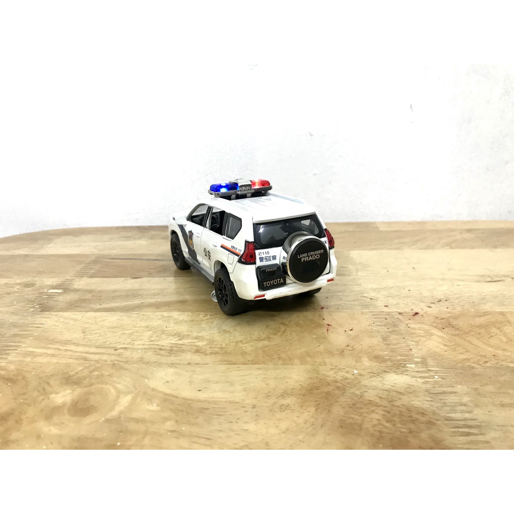 Mô hình xe cảnh sát Toyota Landcruiser Prado _ Tỷ lệ 1:32