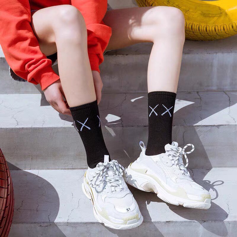 Tất nam nữ cổ cao 2 màu đen trắng phong cách đơn giản dễ thương [ Tất chữ XX ] [ MÃ A703 ]