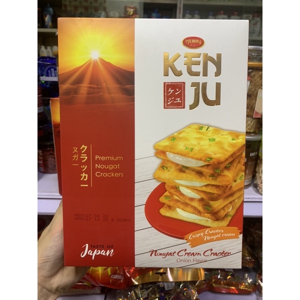 Bánh Quy Kenju hành kẹp kem Richy mềm dẻo gói 186g/ hộp 300g