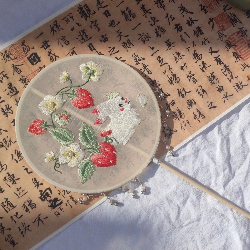 Quạt Múa Họa Tiết Thêu Phong Cách Cổ Điển Cho Nữ