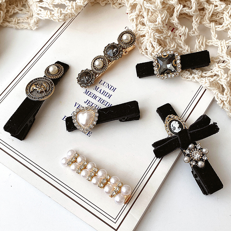 Kẹp Tóc Nhung Đen Đính Đá Và Ngọc Trai Nhân Tạo Phong Cách Hàn Quốc