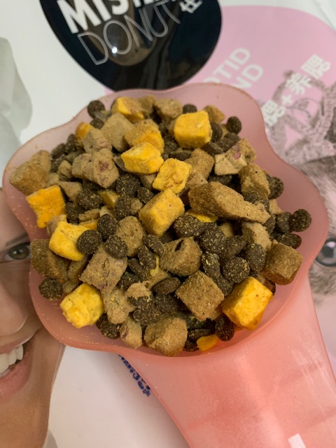 Thức ăn mèo Mister Donut