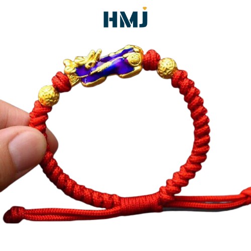 Vòng Tay Chỉ Đỏ Mix Tỳ Hưu Đổi Màu Theo Nhiệt Độ Cùng Với 2 Charm Bi Vàng Handmade Hợp Với Mọi Cung Mệnh - HỒNG MINH