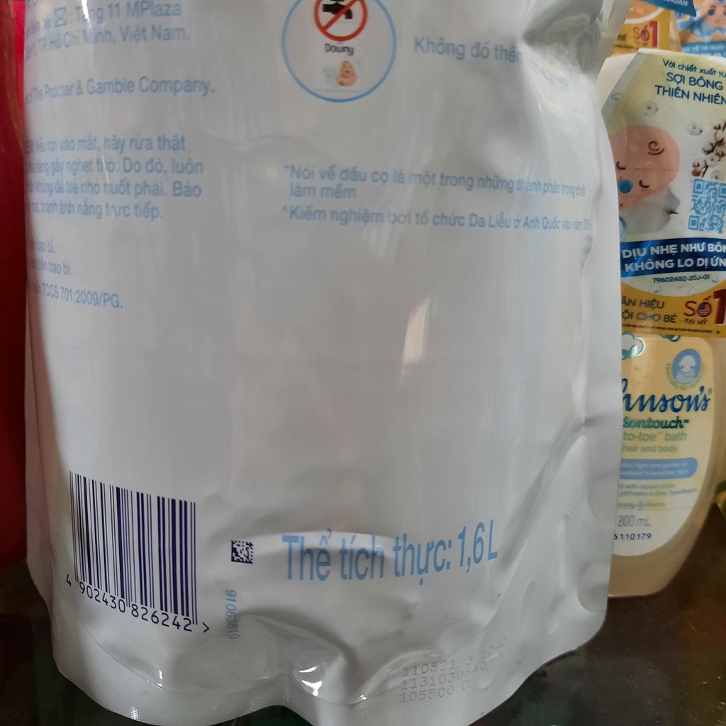 Nước xả Downy nhạy cảm mềm mại tinh khiết túi 1,6L
