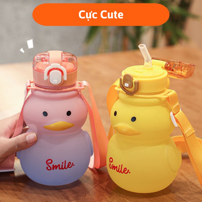 Bình đựng nước nhựa dễ thương hình chú vịt cute 650ml chịu nhiệt Bình nước có ống hút cho bé cá nhân tặng dây đeo titi