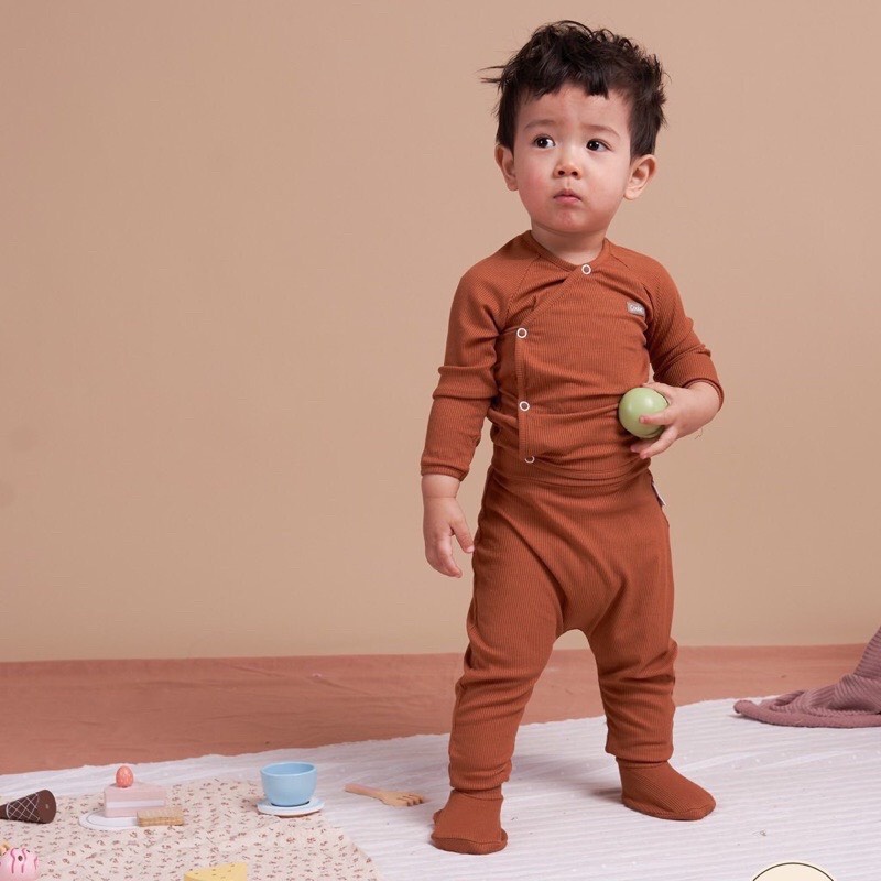 Cookie - BỘ DÀI TAY CÀI CHÉO QUẦN CẠP BO không kèm phụ kiện mũ, bao tay, bao chân cho bé từ sơ sinh đến 6 tháng