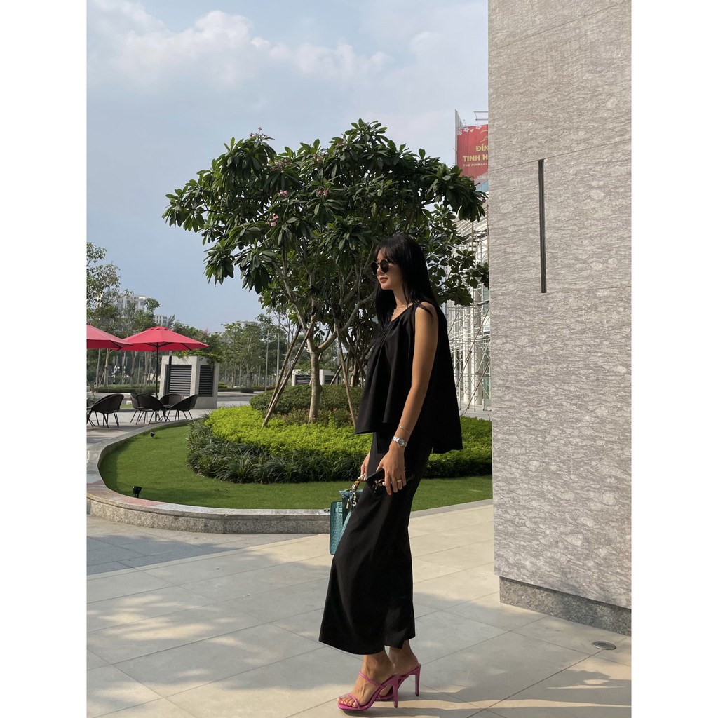 Sleeveless blouse- áo lụa cộc tay