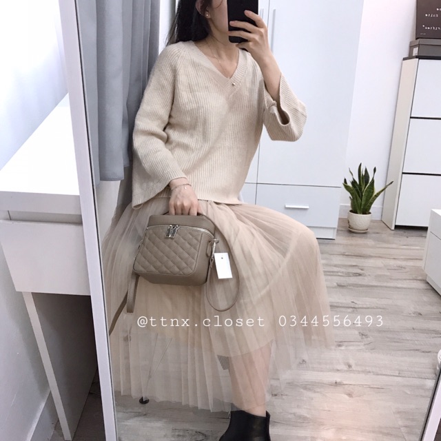 Áo len cổ tim tay xoè