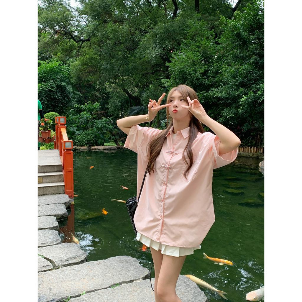QOEDDV Áo Sơ Mi Babydoll Tay Ngắn Chống Nắng Cổ Polo Cài Nút Đĩa Màu Hồng Đào Trung Hoa Giản Dị Mùa Hè Mới Dành Cho Bạn Nữ