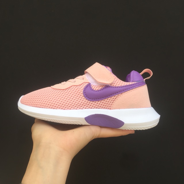 Giầy thể thao bé gái