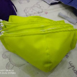 Khẩu trang chống nước đi mưa màu vàng chanh