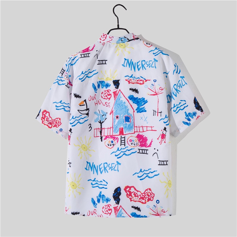 Trang phục áo sơ mi tay ngắn và quần short in họa tiết sành điệu cho nam