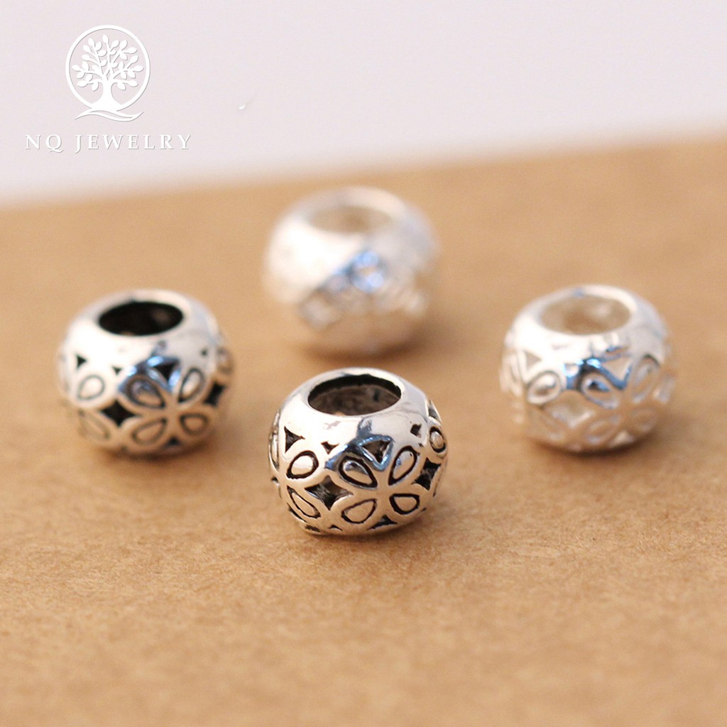 Charm bạc hình tròn xỏ ngang họa tiết cỏ 4 lá - NQ Jewelry