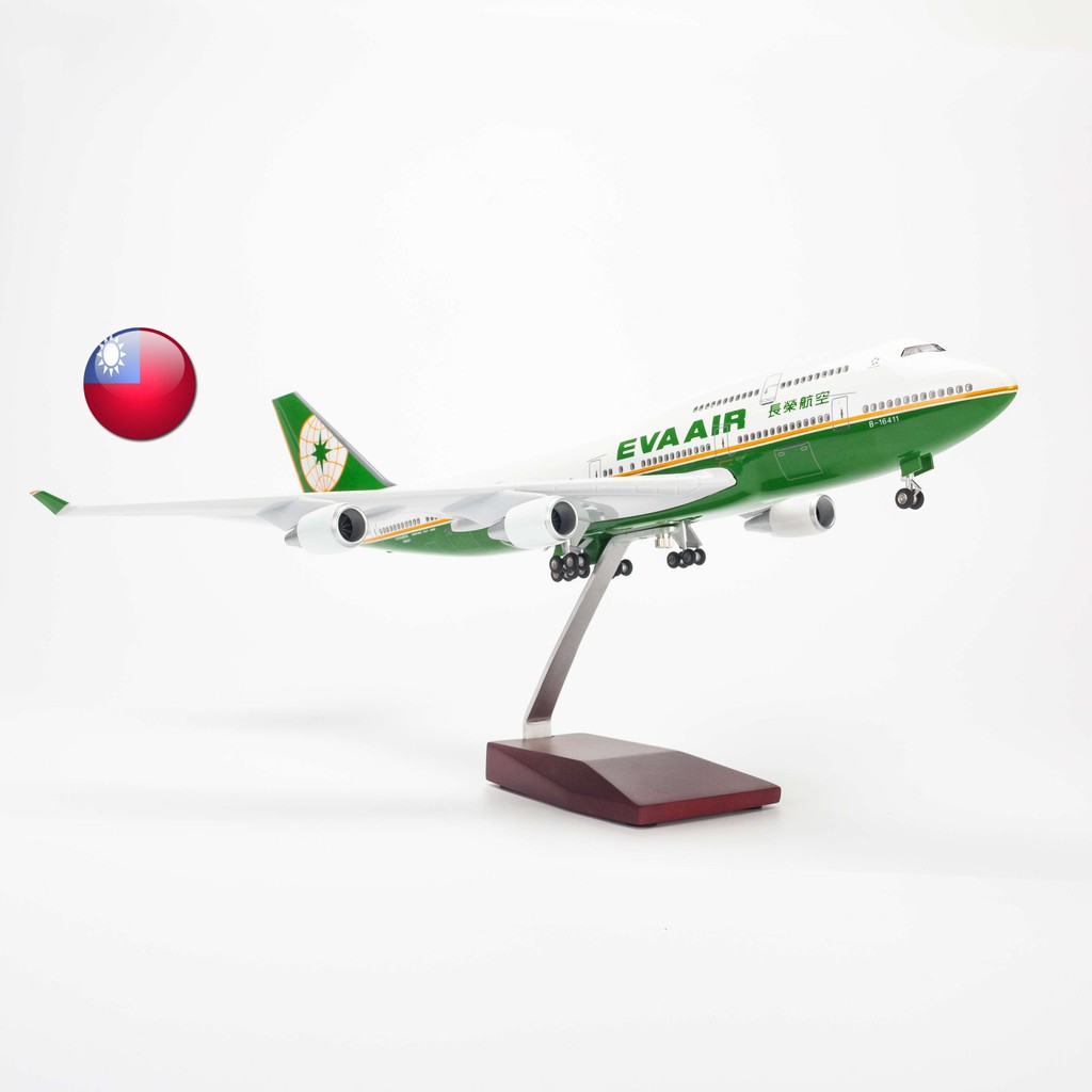 Mô hình máy bay lắp ráp có đèn led Eva Air Boeing B747 47cm Everfly