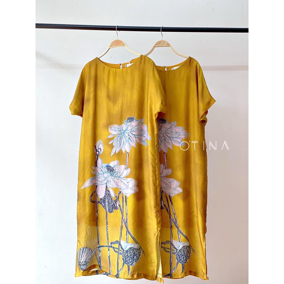 Đầm nữ thiết kế 𝐎𝐓𝐈𝐍𝐀 𝐅𝐀𝐒𝐇𝐈𝐎𝐍 đầm lụa vàng hoa sen thanh lịch
