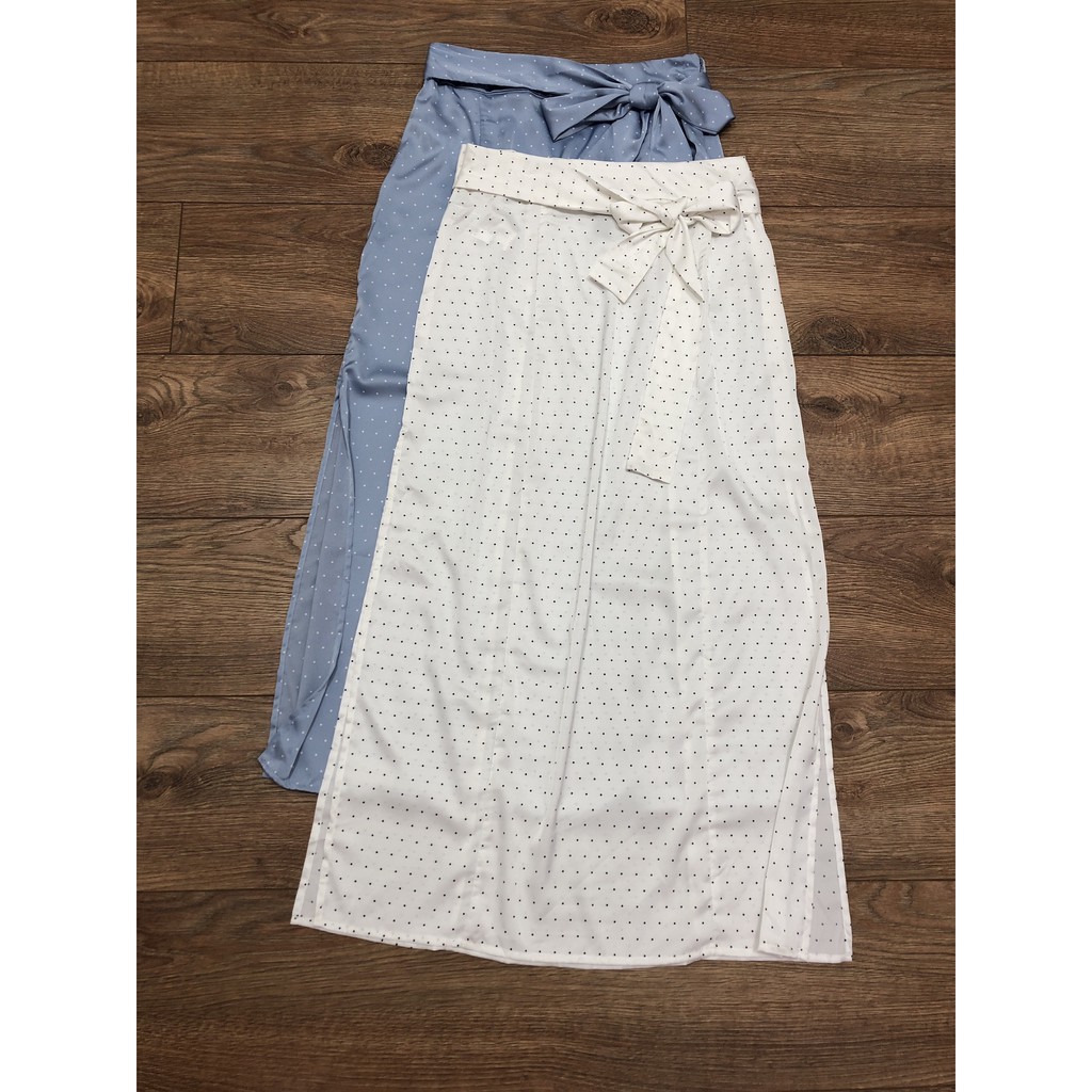 Chân Váy F21 Lụa Chấm Bi Xẻ Tà Nơ Eo | BigBuy360 - bigbuy360.vn