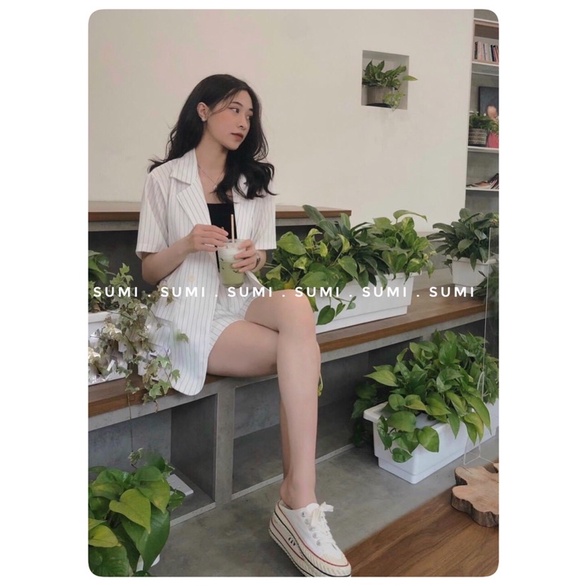 Set áo Blazer cọc tay kèm quần short kẻ 2 màu đen/ trắng  phong cách Hàn Quốc , bộ quần áo vest dáng rộng | BigBuy360 - bigbuy360.vn