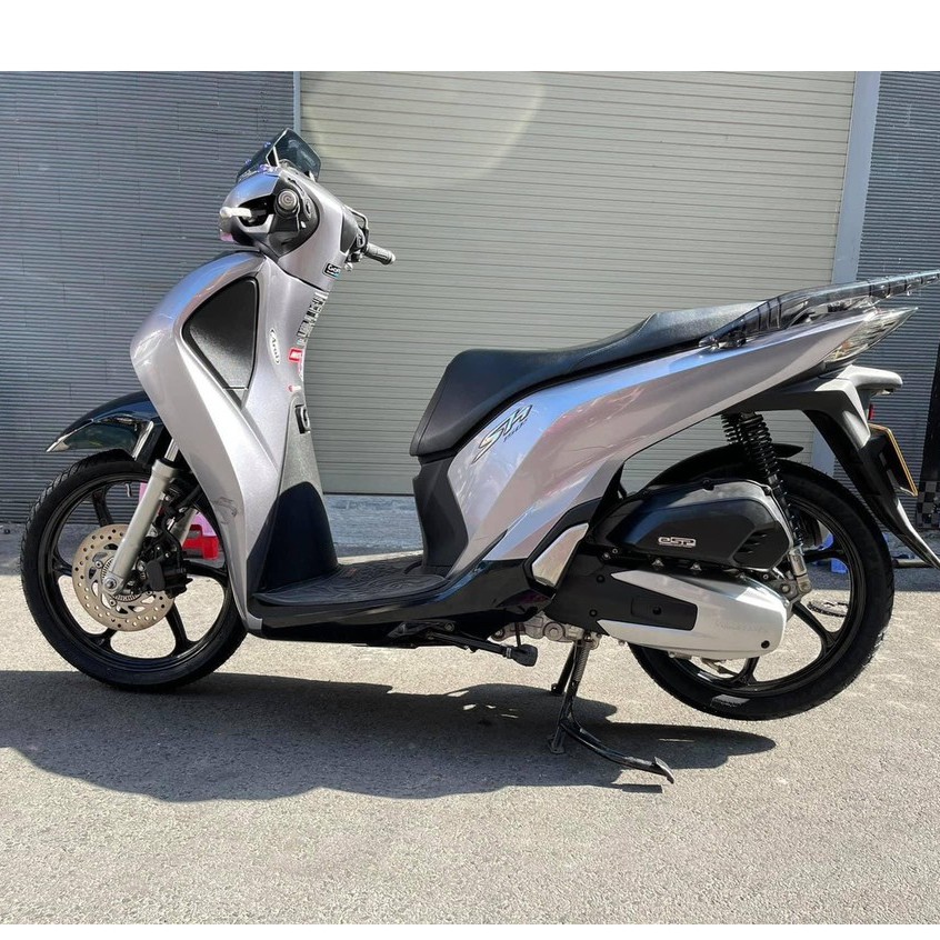 Vành mâm đúc 6 cây RCB xe tay ga  shvn 125 & 150 abs 17inches